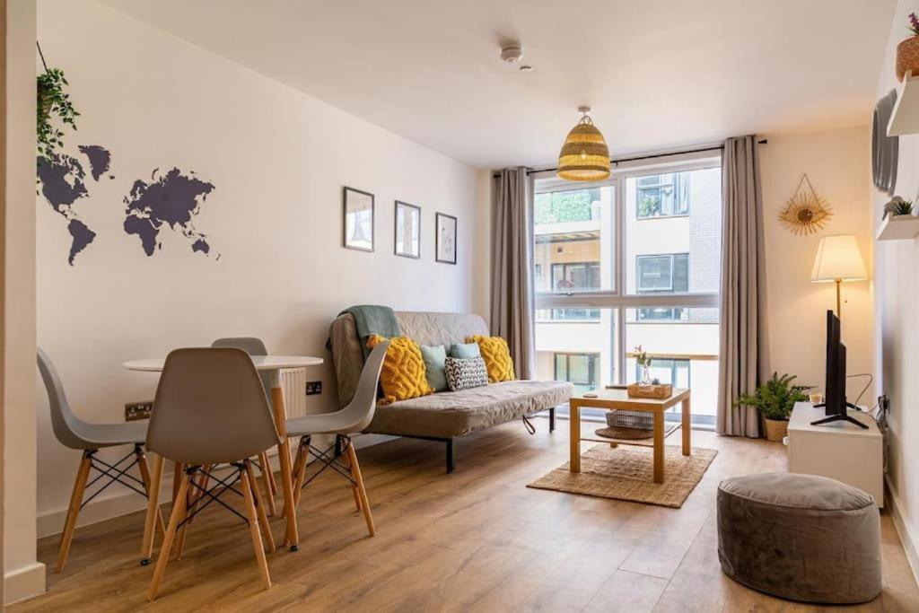 Natural Light City Center Pad Birmingham Bagian luar foto